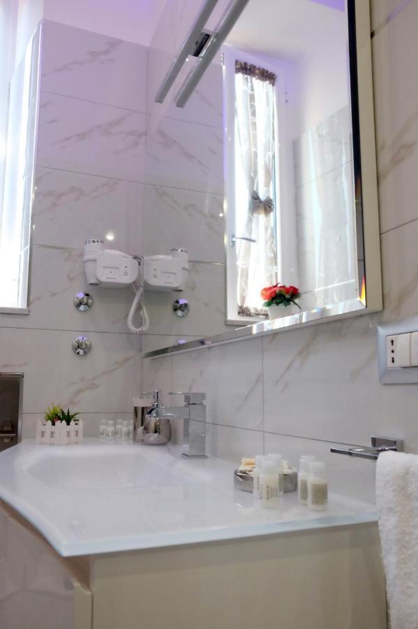Elegance B&B เนเปิลส์ ภายนอก รูปภาพ