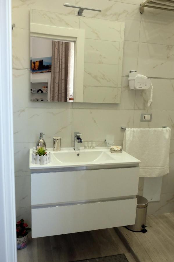 Elegance B&B เนเปิลส์ ภายนอก รูปภาพ