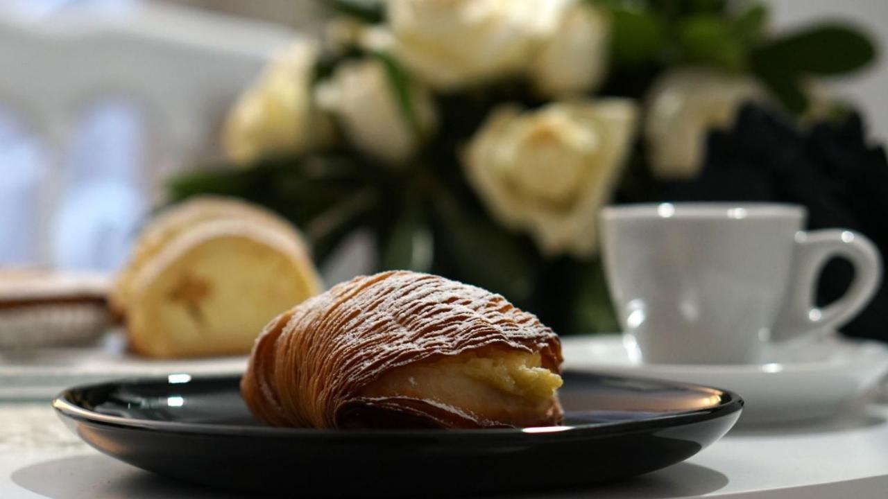 Elegance B&B เนเปิลส์ ภายนอก รูปภาพ